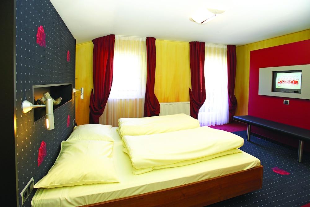 Hotel Vitaloase Zu Den Drei Bruedern อุนเคน ภายนอก รูปภาพ