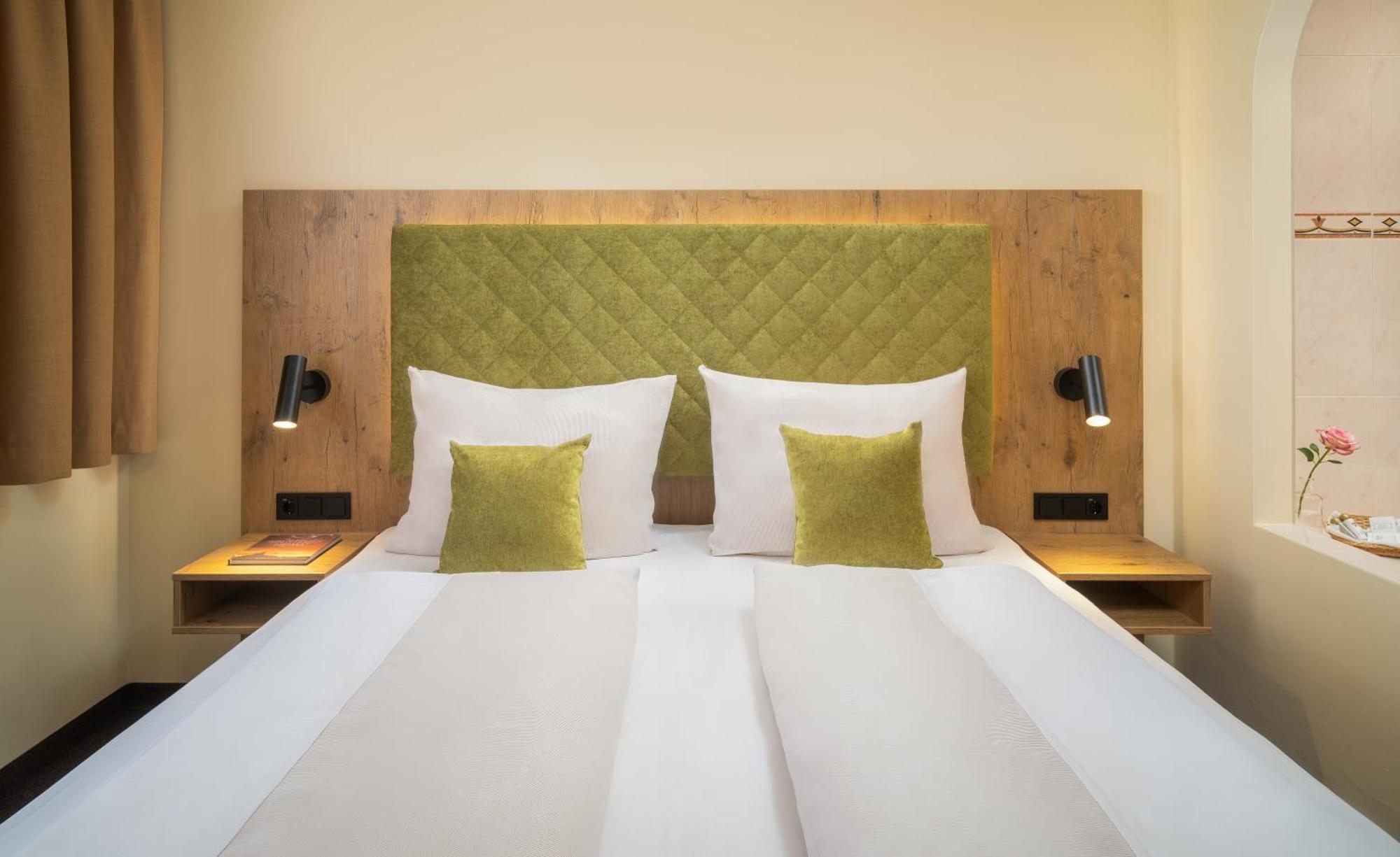 Hotel Vitaloase Zu Den Drei Bruedern อุนเคน ภายนอก รูปภาพ