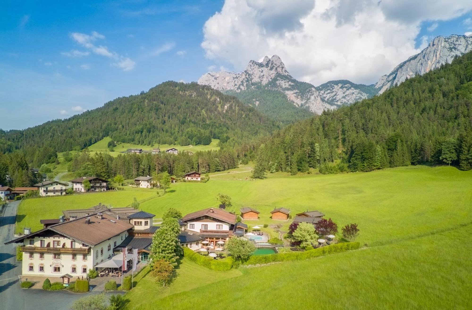 Hotel Vitaloase Zu Den Drei Bruedern อุนเคน ภายนอก รูปภาพ