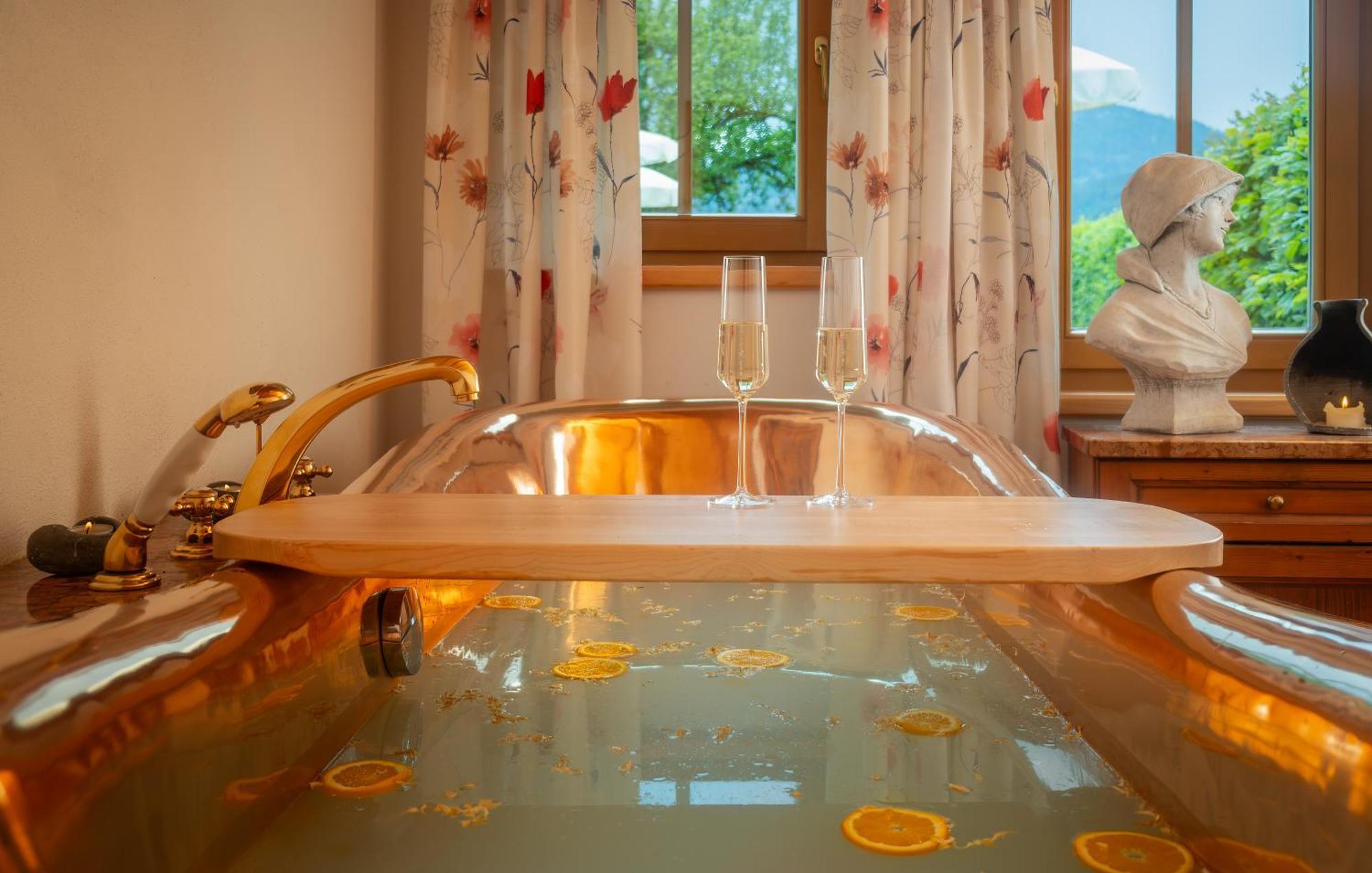 Hotel Vitaloase Zu Den Drei Bruedern อุนเคน ภายนอก รูปภาพ