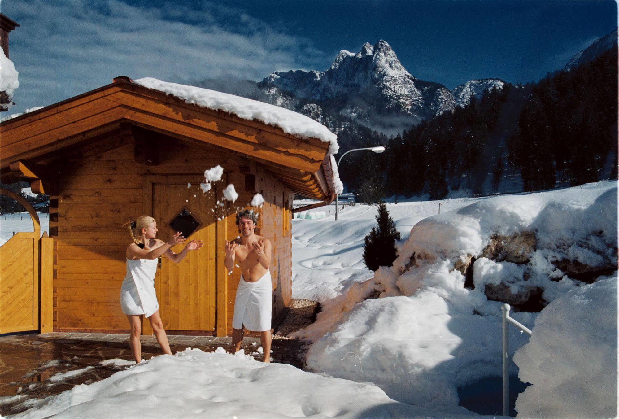 Hotel Vitaloase Zu Den Drei Bruedern อุนเคน ภายนอก รูปภาพ